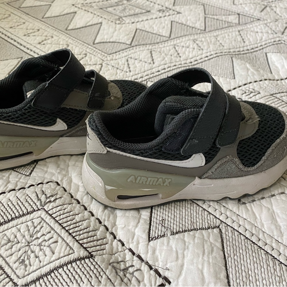 Nike Airmax tennis shoes, size 10 C in gray and black.